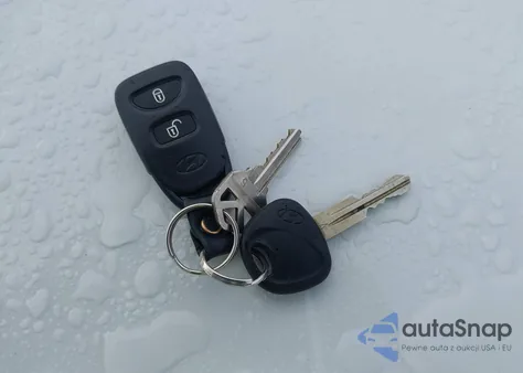 2008 Hyundai Accent Gls z USA, uszkodzony, nr VIN KMHCN46CX8U271073